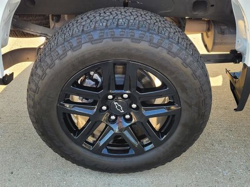 Used 2025 Chevrolet Silverado 1500 Custom w/ Rally Edition RWD image 6