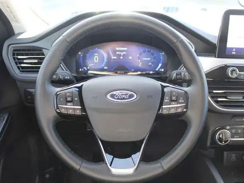 Used 2022 Ford Escape SEL FWD image 19