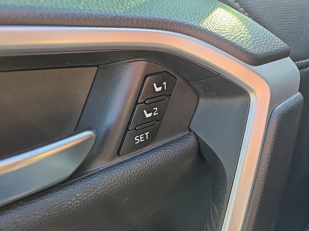 Used 2019 Toyota RAV4 Limited w/ Cold Weather Package AWD/4WD image 34
