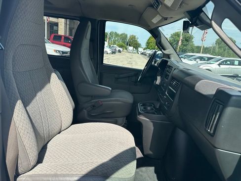 Used 2020 Chevrolet Express 3500 LT w/ LT Preferred Equipment Group RWD image 28
