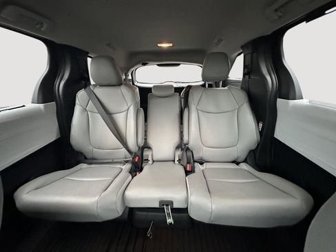 Certified 2026 Toyota Sienna XLE image 22