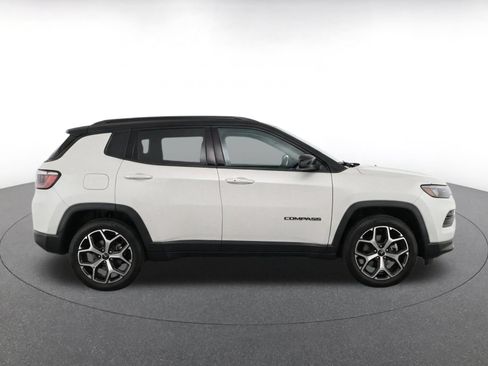 Used 2025 Jeep Compass Limited AWD/4WD image 10