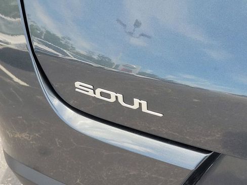 Used 2025 Kia Soul LX w/ LX Technology Package FWD image 8