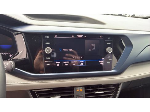 Used 2024 Volkswagen Taos SE FWD image 23