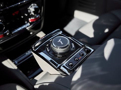 Used 2025 Rolls-Royce Phantom Sedan image 75