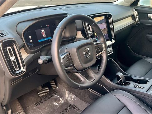 Used 2025 Volvo XC40 B5 Core w/ Protection Package Premier image 17