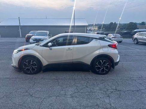 Used 2020 Toyota C-HR XLE FWD image 2