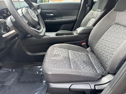 Used 2025 Nissan Kicks SV FWD image 9