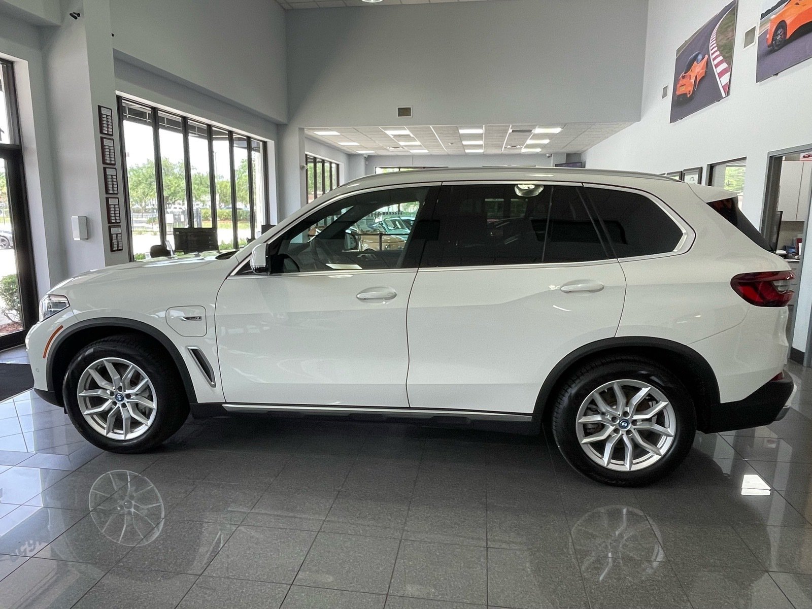Used 2023 BMW X5 xDrive45e w/ Executive Package AWD/4WD image 2