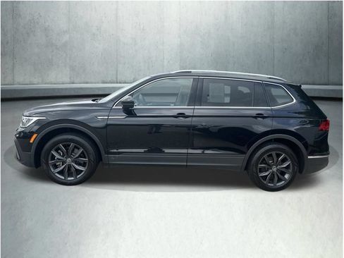 Used 2023 Volkswagen Tiguan SE w/ Panoramic Sunroof Package AWD/4WD image 2
