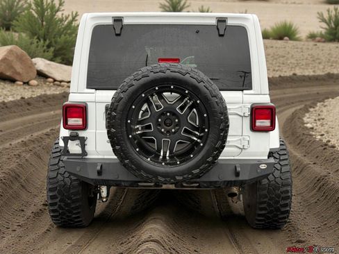 Used 2018 Jeep Wrangler Unlimited Sahara w/ Uconnect 4C Nav & Sound Group AWD/4WD image 7