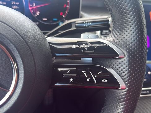 Used 2025 Mercedes-Benz GLC 300 4MATIC image 17