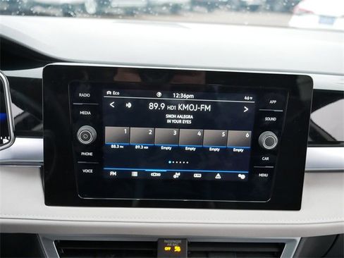 Certified 2025 Volkswagen Taos SE image 28