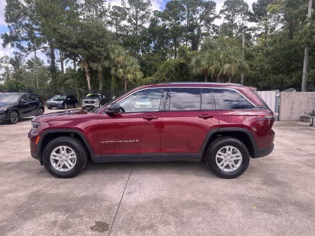 Used 2023 Jeep Grand Cherokee Laredo RWD image 11