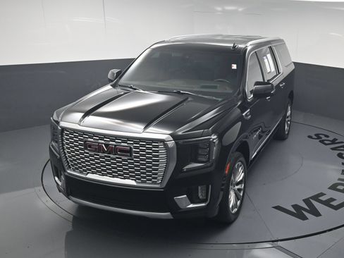 Used 2021 GMC Yukon XL Denali w/ Denali Premium Package AWD/4WD image 31
