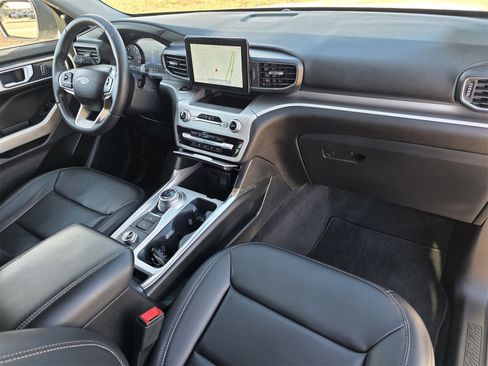 Used 2022 Ford Explorer XLT w/ Equipment Group 202A image 27