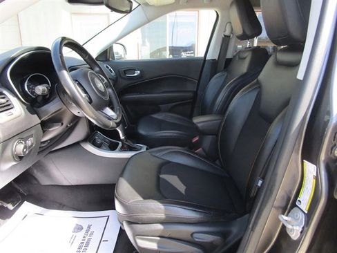 Used 2018 Jeep Compass Latitude AWD/4WD image 11