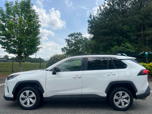 Used 2020 Toyota RAV4 LE FWD image 2