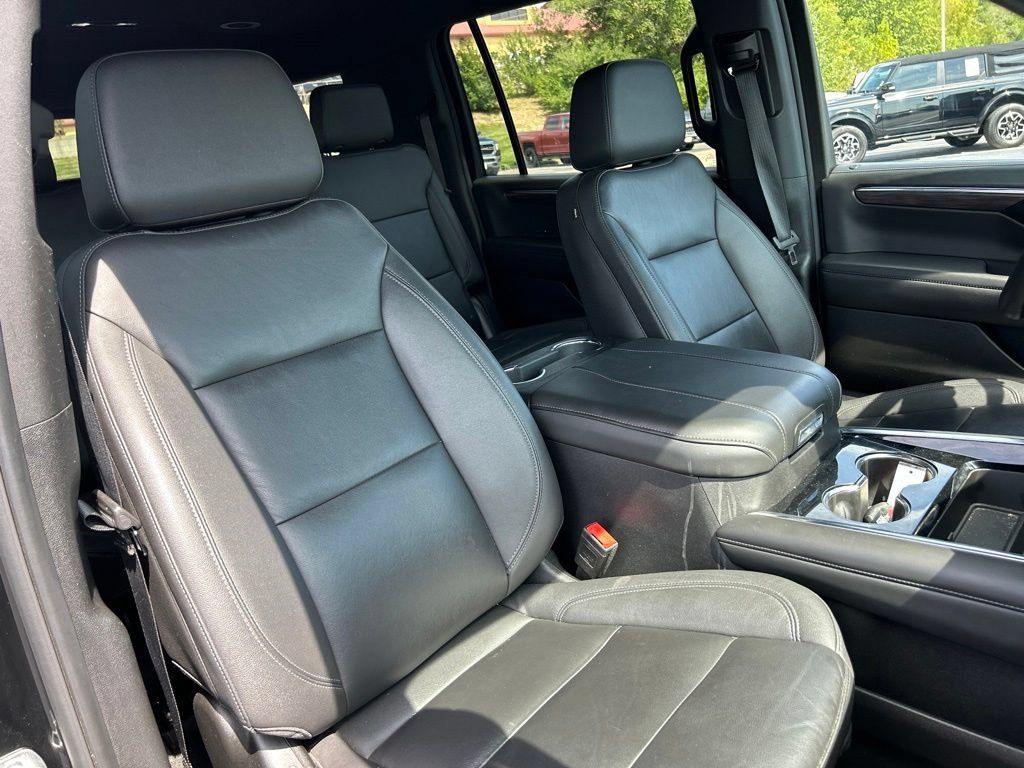 Used 2025 Chevrolet Suburban LT AWD/4WD image 37