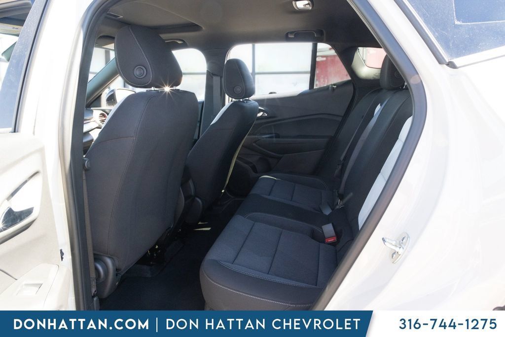 New 2026 Chevrolet Trax RS w/ Sunroof Package FWD image 20