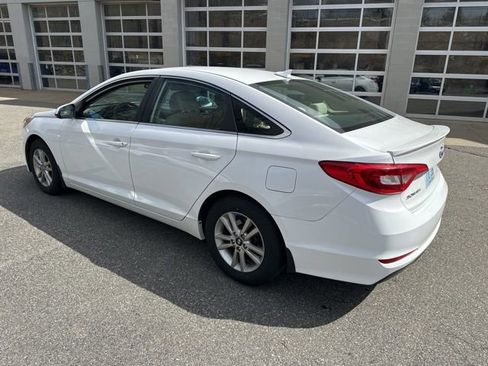 Used 2017 Hyundai Sonata SE image 3