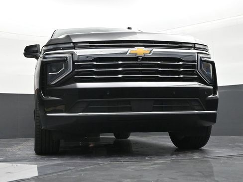 Used 2025 Chevrolet Suburban LT RWD image 27