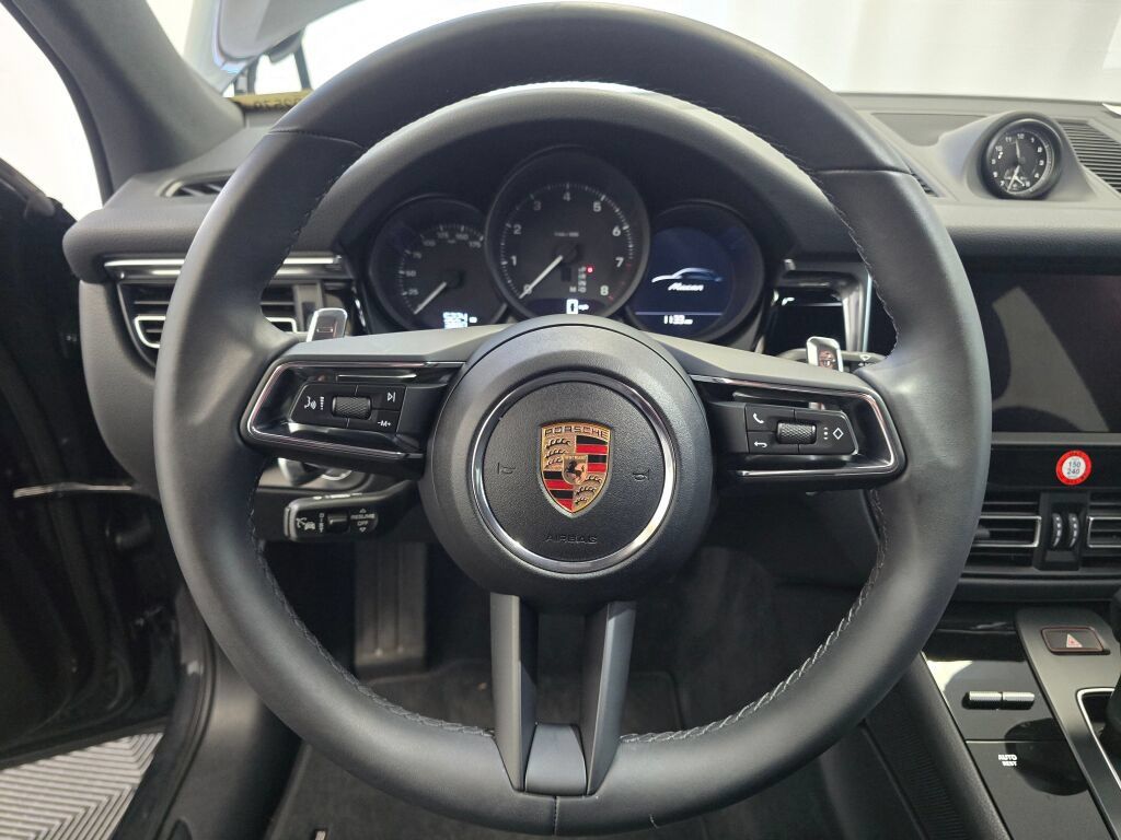 Certified 2025 Porsche Macan AWD/4WD image 15