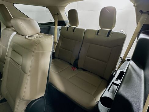 Used 2020 Ford Explorer XLT w/ Equipment Group 202A image 28