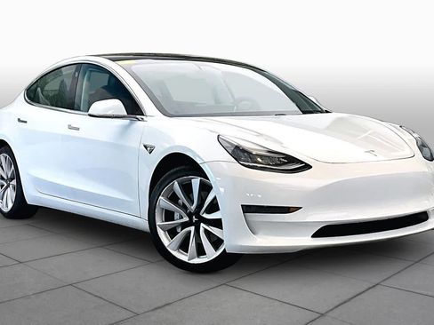 Used 2020 Tesla Model 3 Standard Range Plus RWD image 2