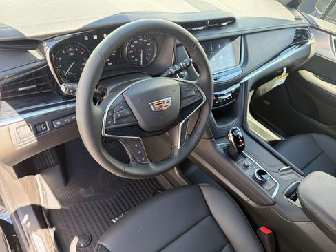 New 2026 Cadillac XT5 Premium Luxury w/ LPO, Floor Liner Package AWD/4WD image 4