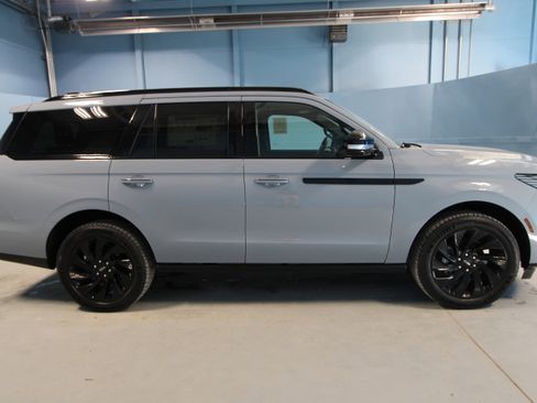 New 2026 Lincoln Navigator Reserve AWD/4WD image 31