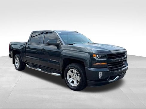 Used 2018 Chevrolet Silverado 1500 LT w/ All Star Edition AWD/4WD image 10