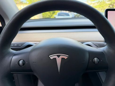 Used 2021 Tesla Model Y Long Range AWD/4WD image 23