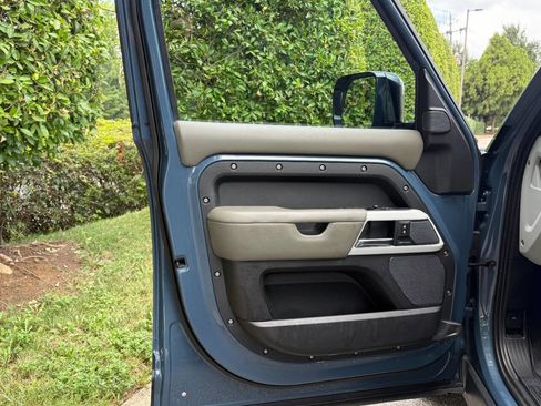 Used 2020 Land Rover Defender 110 SE image 19