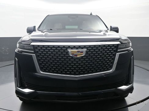 Used 2024 Cadillac Escalade ESV Premium Luxury image 2