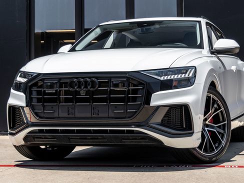 Used 2023 Audi Q8 Prestige w/ Prestige Package AWD/4WD image 3