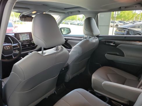 Used 2022 Toyota Highlander Limited image 28