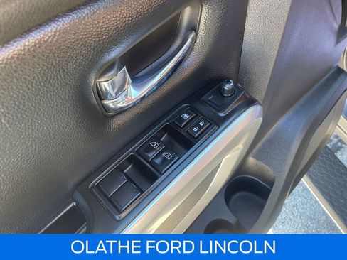 Used 2019 Nissan Titan SV w/ SV Convenience Package image 20