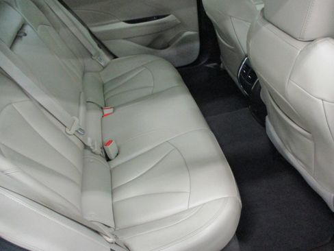 Used 2017 Buick LaCrosse Preferred image 11