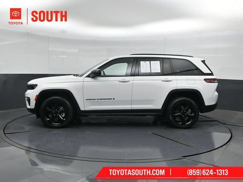 Used 2023 Jeep Grand Cherokee Limited w/ Luxury Tech Group II AWD/4WD image 7