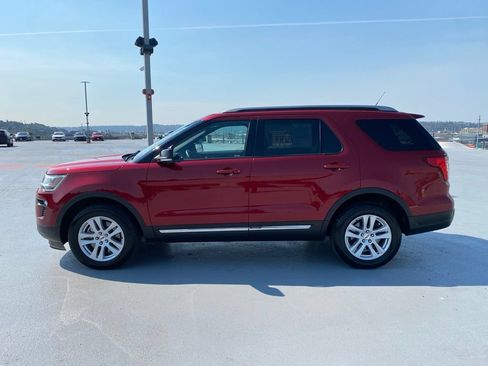 Used 2018 Ford Explorer XLT w/ Equipment Group 202A AWD/4WD image 5