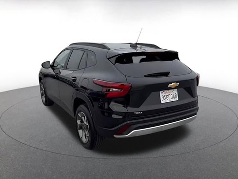 Used 2025 Chevrolet Trax LT image 11