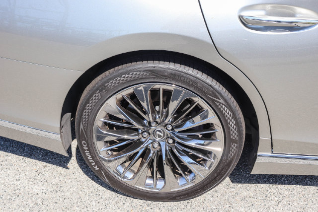 Used 2019 Lexus LS 500 w/ Interior Upgrade Package RWD image 8