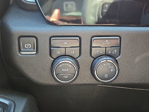 Used 2024 Chevrolet Silverado 2500 LT image 24