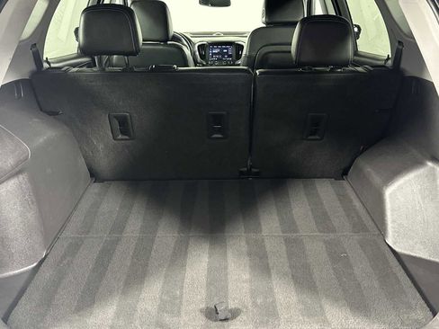 Used 2023 GMC Terrain SLT image 39