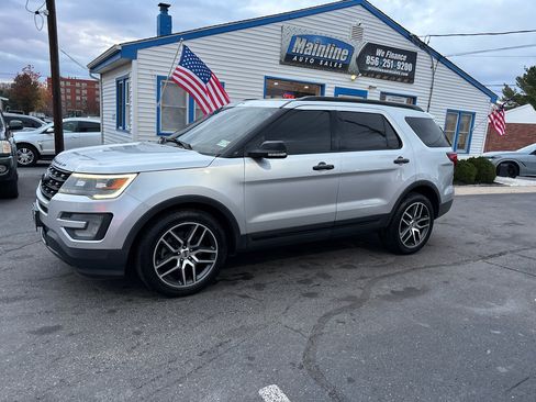 Used 2017 Ford Explorer Sport image 5