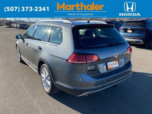 Used 2018 Volkswagen Golf Alltrack S image 3