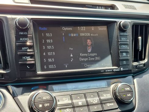 Used 2017 Toyota RAV4 XLE w/ Convenience Package AWD/4WD image 18