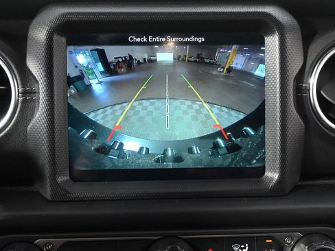 Used 2019 Jeep Wrangler Unlimited Sahara AWD/4WD image 30