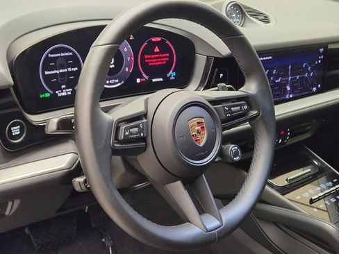Used 2024 Porsche Cayenne Coupe AWD/4WD image 36